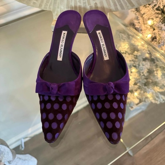 Manolo Blahnik - Purple Polkadot Bow Suede Mules - Picture 8 of 8